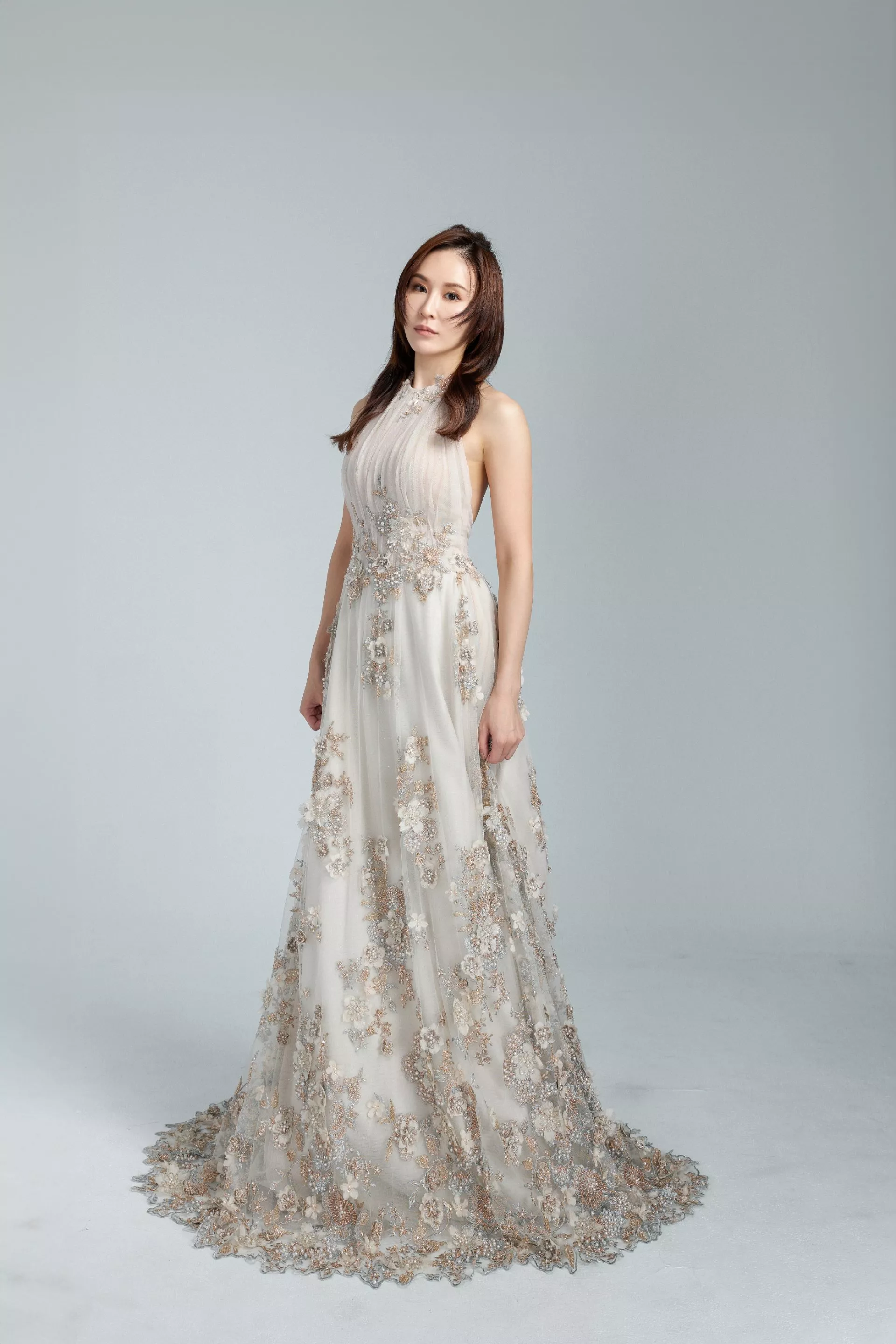 23棚拍藕粉立體鑽花削肩禮服-0001-S/S2023Editorial
