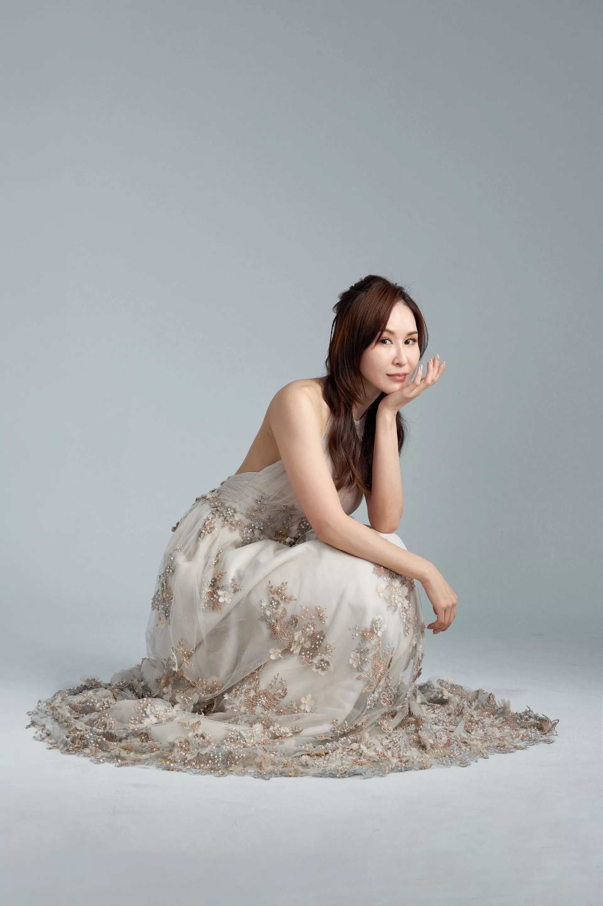 23棚拍藕粉立體鑽花削肩禮服-0003-S/S2023Editorial